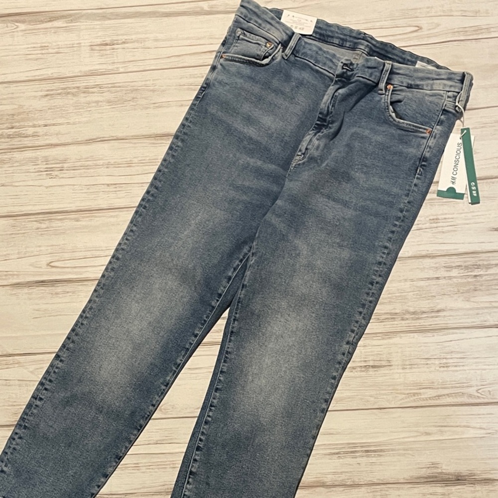 H&M Women’s Premium Embrase Slim straight fit Jeans size 18